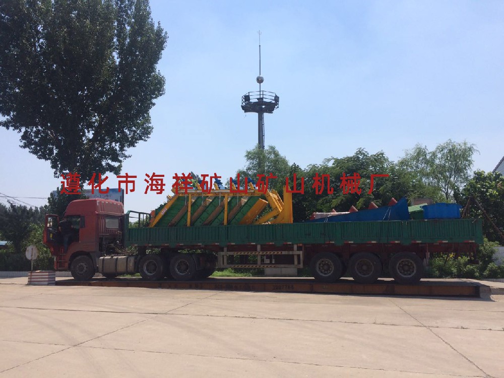海祥技術(shù)工人加班加點(diǎn)趕貨期，保證生產(chǎn)進(jìn)度確保按時發(fā)貨